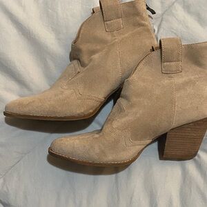 Universal Thread Taupe Heeled Boots